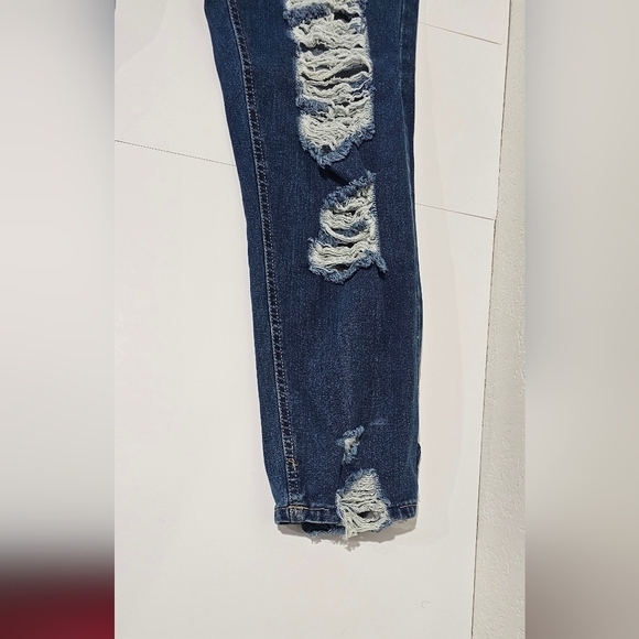 Refuge Denim Distressed High waisted Mom Jeans Size 13 - Picture 5 of 12